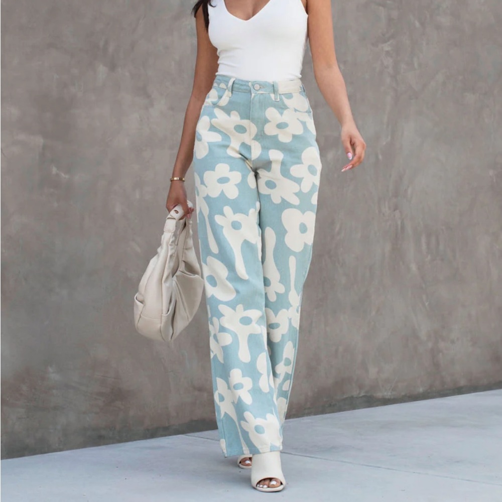 ❌SOLD❌ Daisy Print high waisted jeans